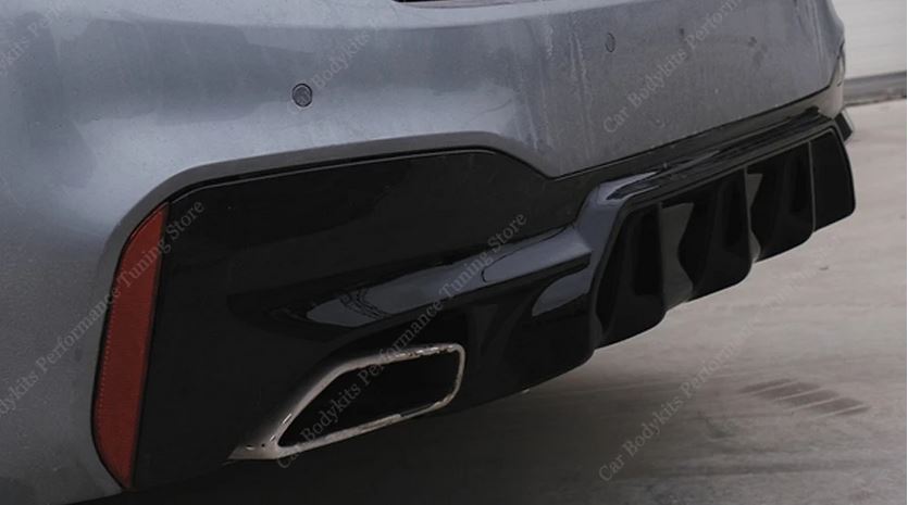 2017-2020 BMW 5 Series sedan g30 (530i/540i/M550i) pre-lci m-sport m style rear bumper diffuser gloss black dual exhaust Back Left Close Up