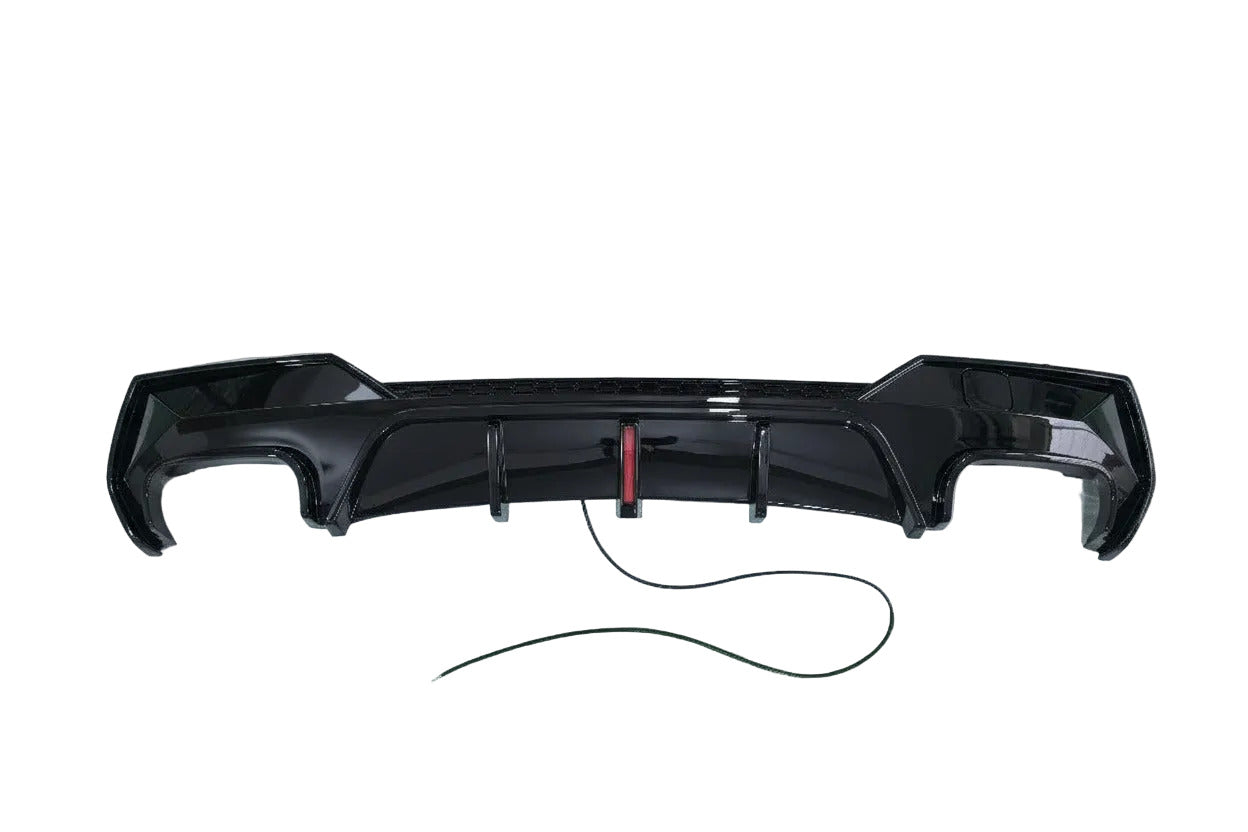 2021-2026 bmw 4 series g22/g23 m440i/430i m-sport pre-lci rear bumper diffuser with led brake light gloss black close up