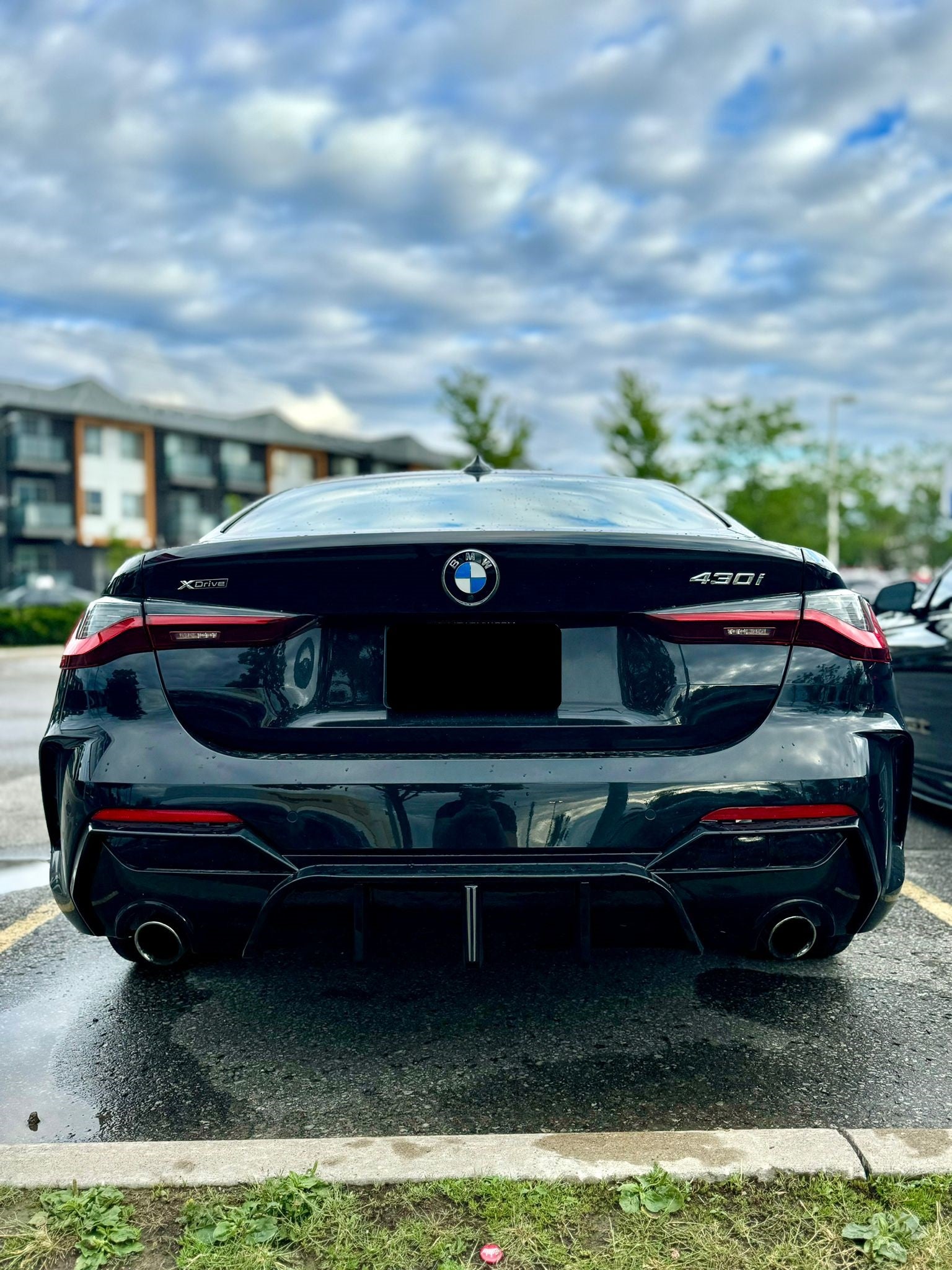 2021-present bmw 4 series g22/g23 (430i) Pre-LCI and LCI m-sport cs style rear bumper diffuser with led brake light gloss black center